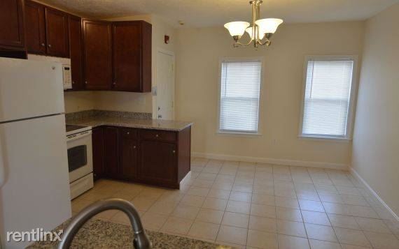 Building Photo - 2 br, 1 bath Apartment - 293 School St Apt 3