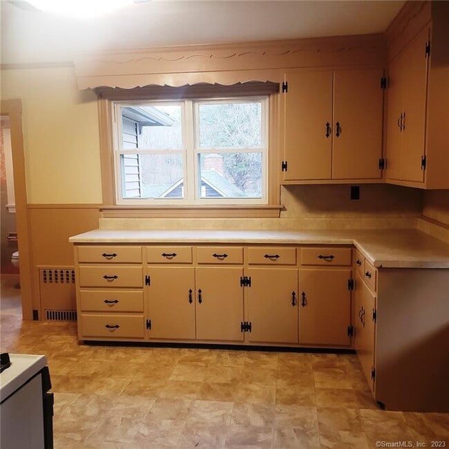 Building Photo - 58 Willington Ave