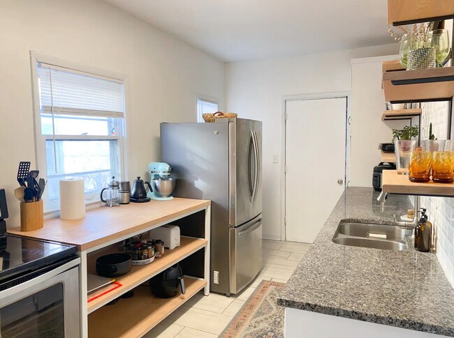 Kitchen - 5505 Tracy Ave