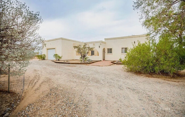 1617 S Forest Knoll St