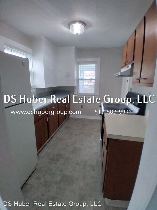 Building Photo - 2 br, 1 bath House - 1132 Lake Lansing Rd
