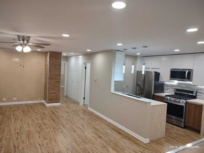 Foto del edificio - 744 Edgelake Point