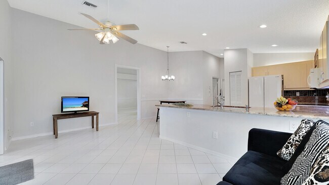Building Photo - 5650 Aspen Ridge Cir