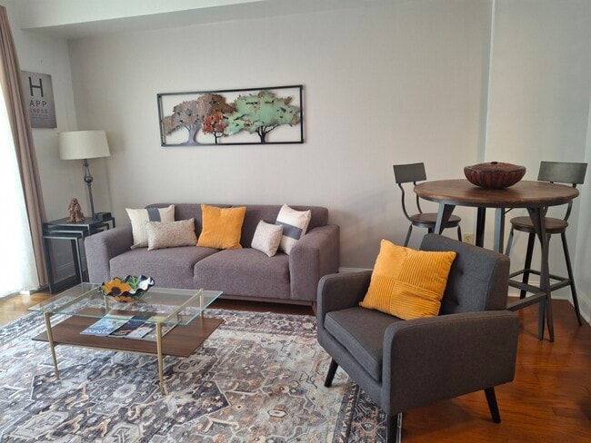 Building Photo - 300 W 5th St