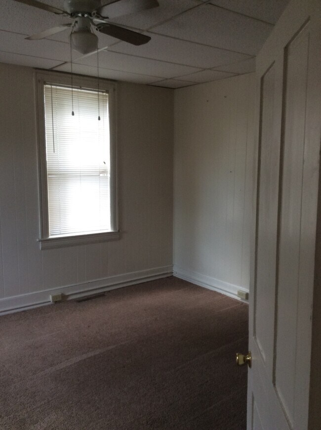 Building Photo - Available Now!-Video in Pictures! 1st Floo...