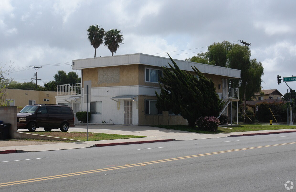 Building Photo - 595 4th Ave