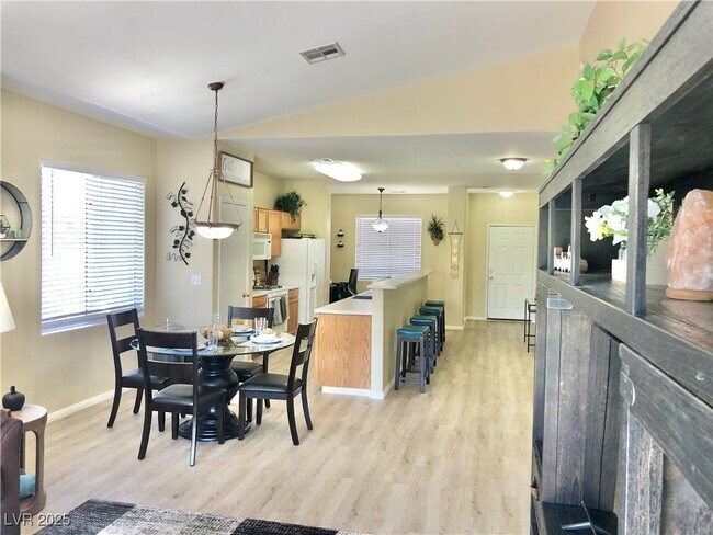 Foto del edificio - 701 Peachy Canyon Cir