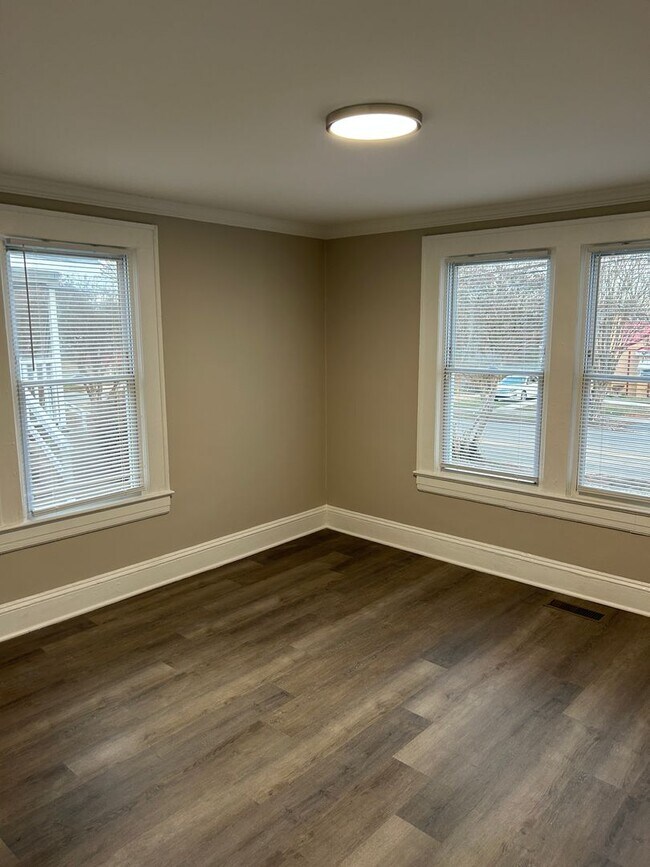 Foto del edificio - 2848 N Glenn Ave