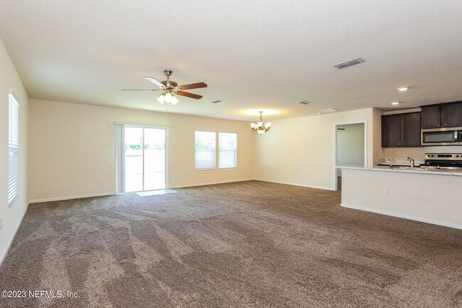 Building Photo - 2494 Beachview Dr