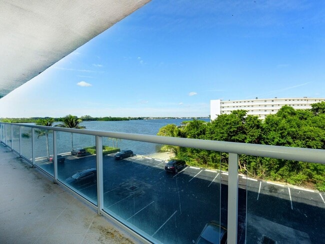 Foto del edificio - 2560 S Ocean Blvd