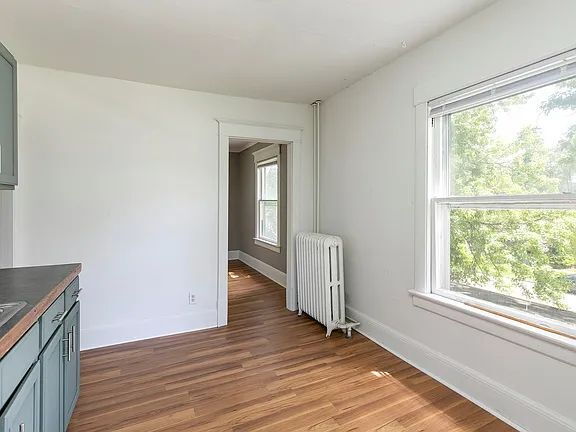 Building Photo - "Charming 2-Bedroom Gem with Ample Space on Cottage Grove Avenue!"
