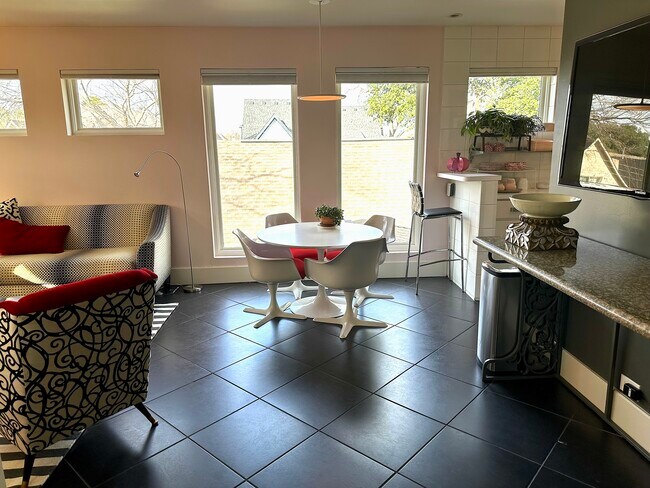 Vintage Knoll Dining area - 3208 Milton Ave
