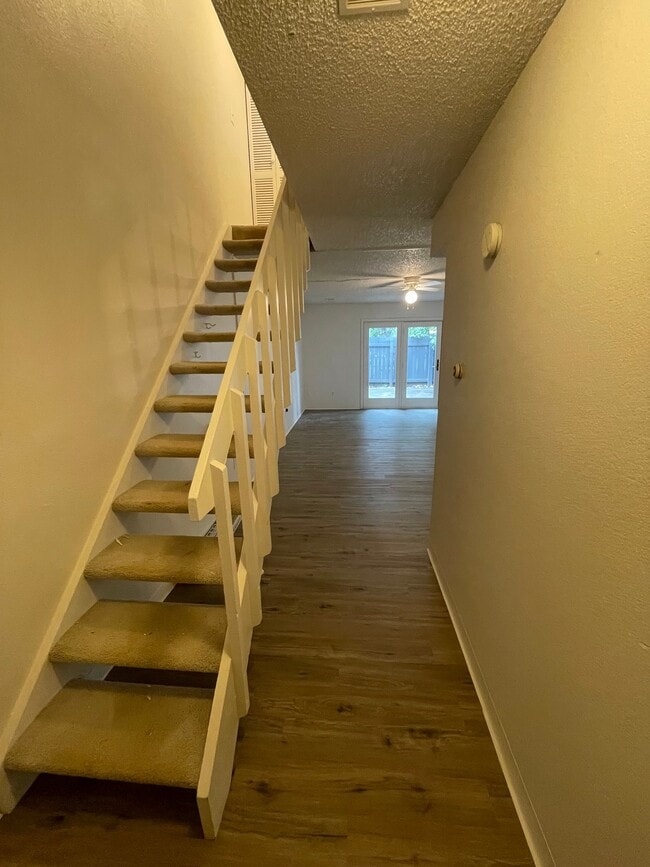 Building Photo - 850 Sir Galahad Dr