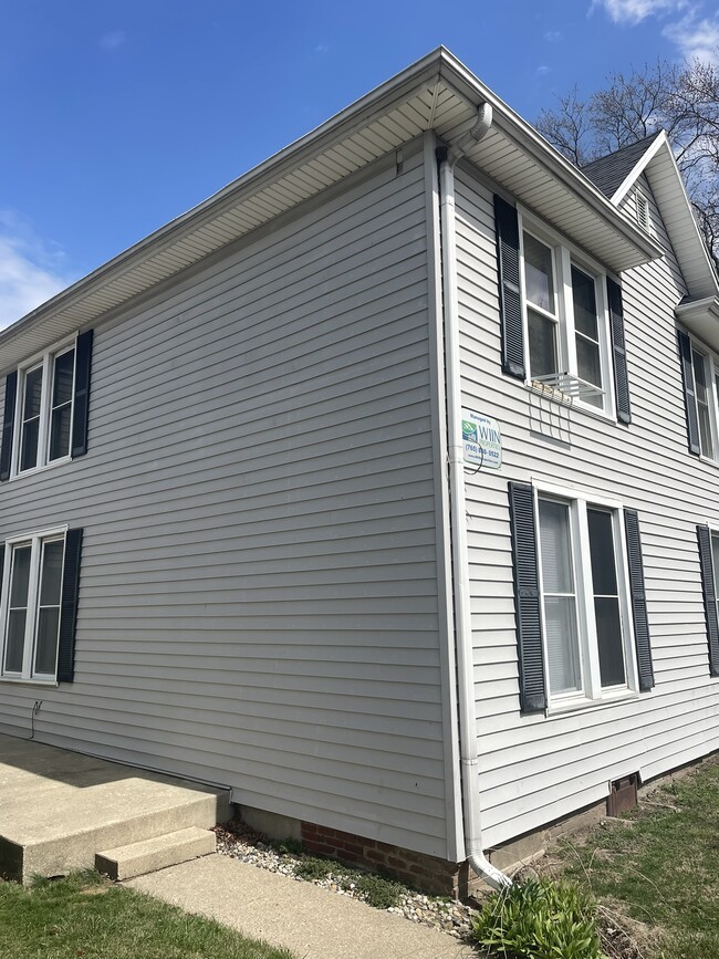 Building Photo - 1606 Grove St
