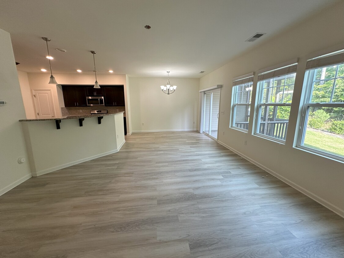 Living Room - 373 Durants Neck Ln