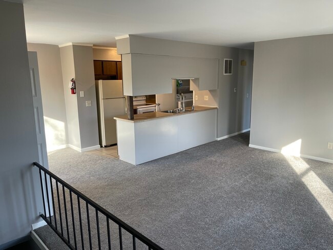 Building Photo - 4465 W Milham Ave