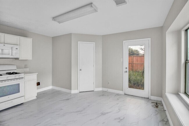 Foto del edificio - 8530 Village Hollow Ln
