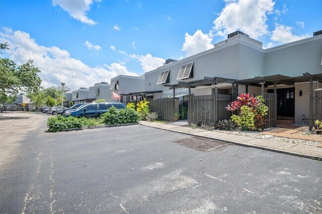 Foto del edificio - 11244 NW 14th Ct