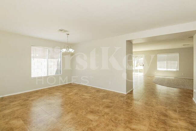 Foto del edificio - 5878 E Cedarbird Dr