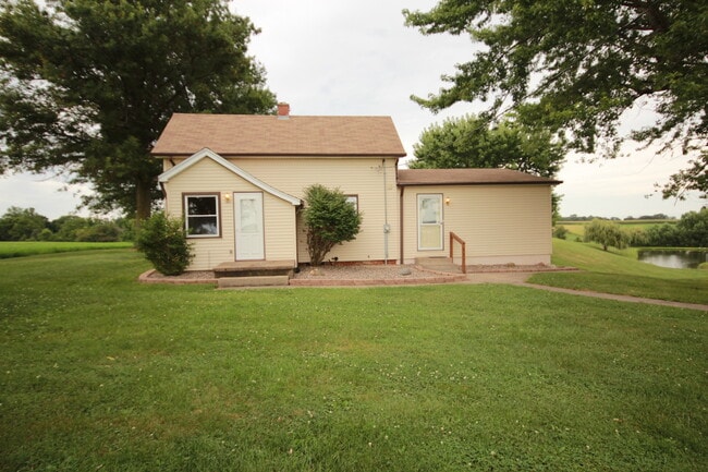 Foto del edificio - Updated home on 1 acre lot