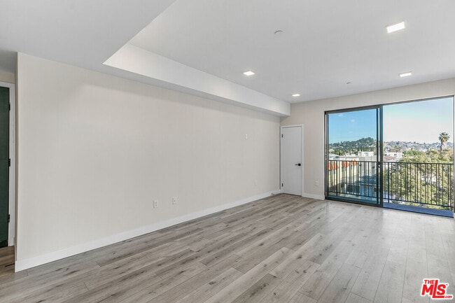 Foto del edificio - 1111 N Kenmore Ave