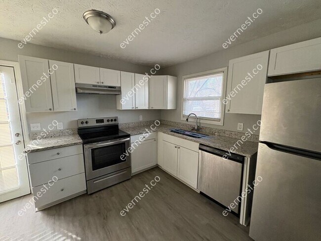 Building Photo - 66 Montego Cir