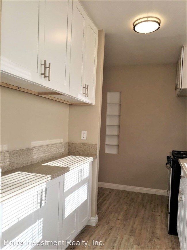 Building Photo - 1209 E 2nd St