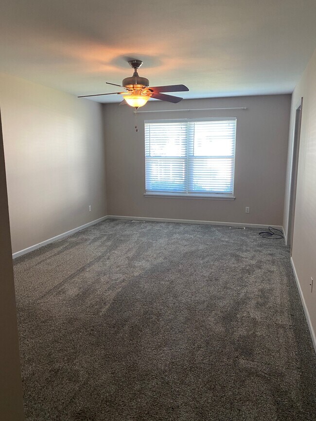 Master bedroom - 7 Tallship Cove Ct