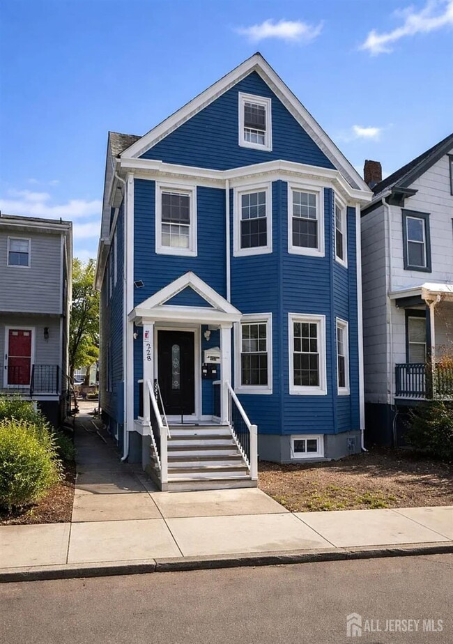 Building Photo - 228 2nd St