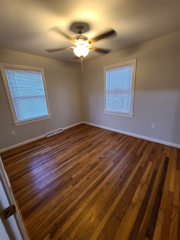 Building Photo - 4568 Bells Ln