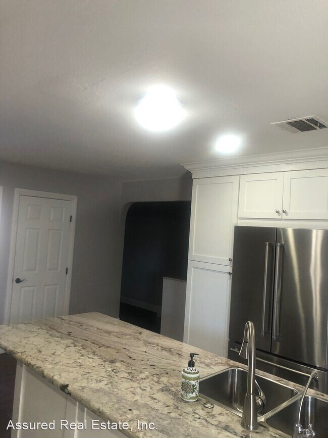 Building Photo - 3 br, 2 bath House - 610 Overland Drive