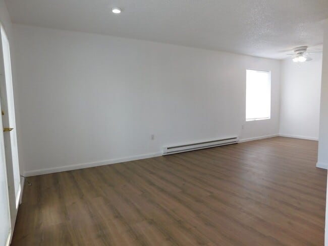 Building Photo - 869 Iowa Ave