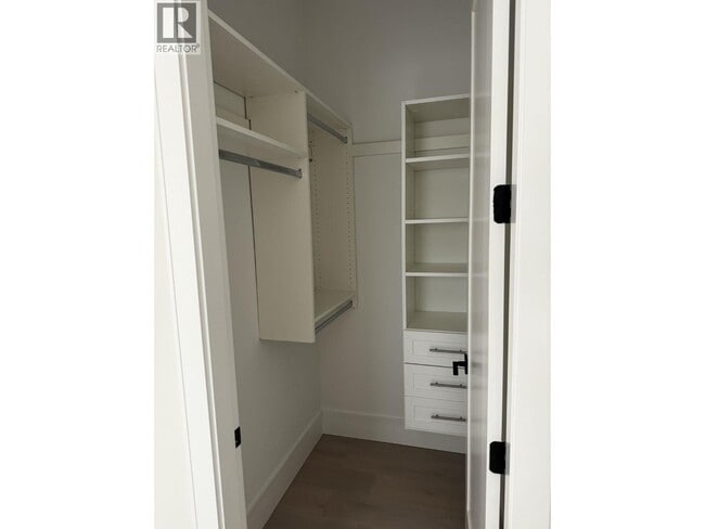 Photo du bâtiment - 106XX Southgate Rd