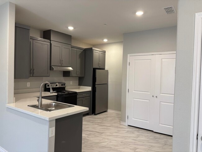 Building Photo - 3616 McDonell Ave