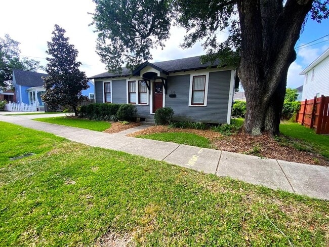 Building Photo - Adorable 2 bedroom house for rent in Downtown LC