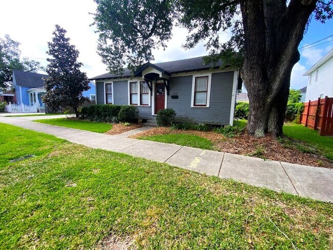 Foto del edificio - Adorable 2 bedroom house for rent in Downtown LC