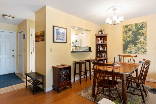 Building Photo - 453 Westview Cir