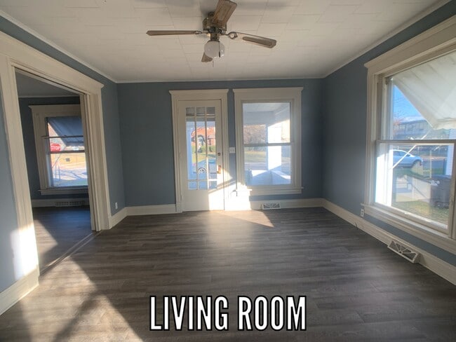 Building Photo - 1344 N Walnut St