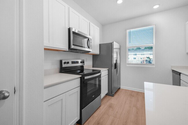 Foto del edificio - 53 Montellano Rd