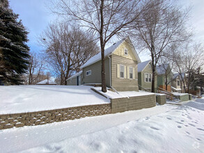 Building Photo - 916 Farrington St