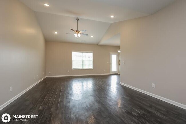 Foto del edificio - 728 Mitscher Dr, Spring Hill, TN 37174