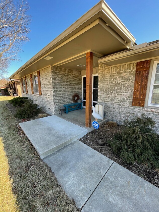 Foto principal - 5801 E Rockhill St