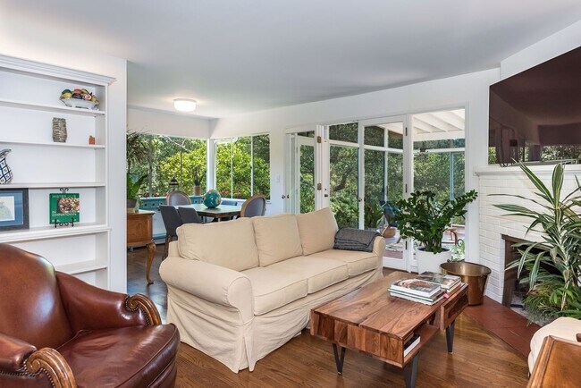 Foto del edificio - Located in the MUS - Serene El Bosque Home...
