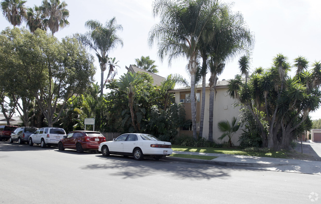 Primary Photo - Topaz Lanai Apartments