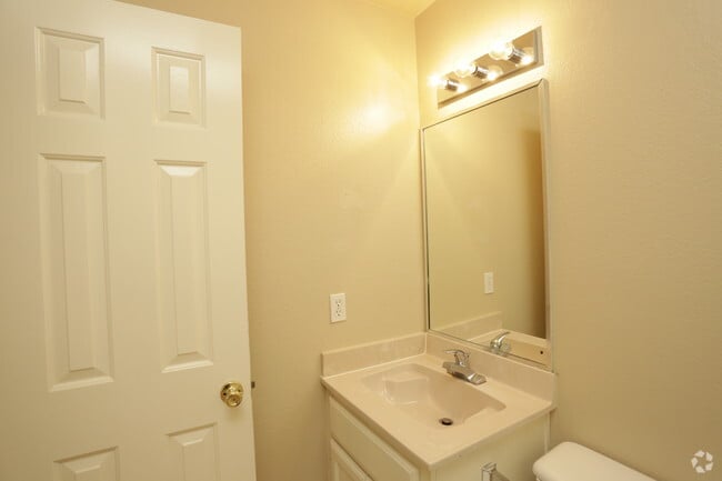 2 BD, 2 BA - 994 SF - Redbud Place Apartments