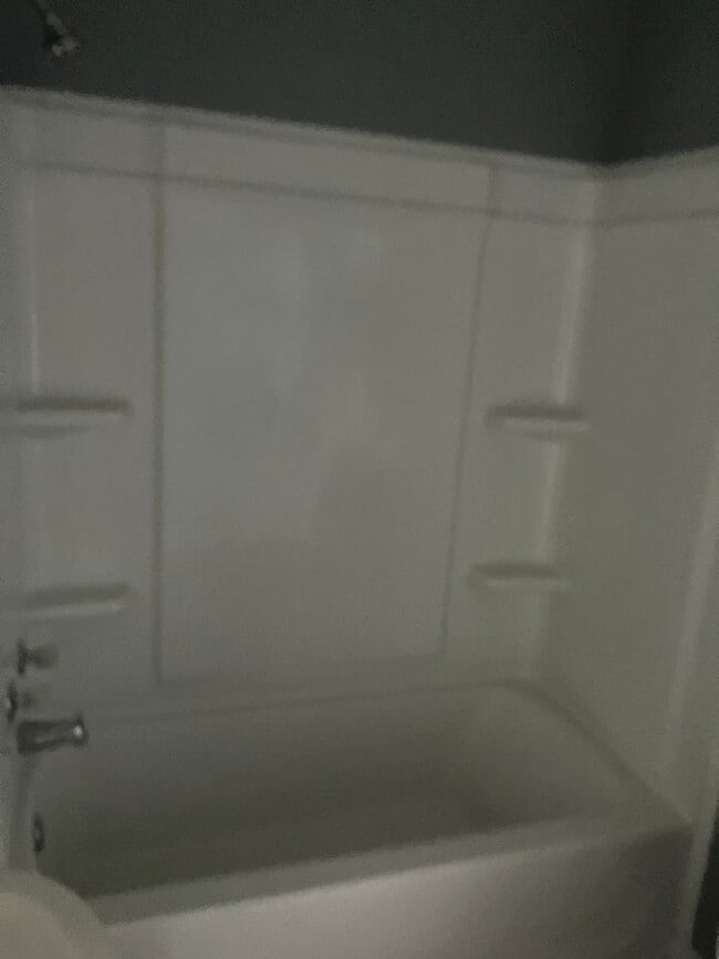 Building Photo - Refreshed 2 bedroom home