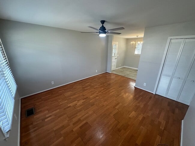 Photo - 416 Lealand Ln House