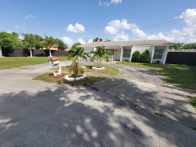 Foto del edificio - 12041 NW 34th Pl