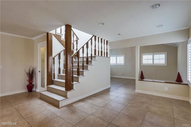 Building Photo - 7 br, 3 bath House - 6151 Leyte St