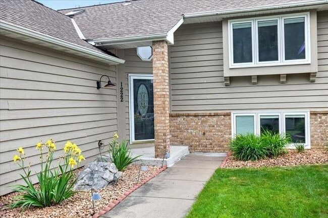 Building Photo - 1222 Saddlebrook Ln
